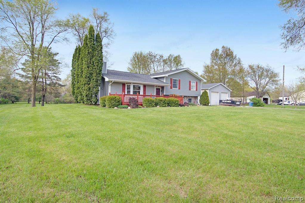 9015 Hogan Road Fenton, MI 48430 - Photo 5 of 37