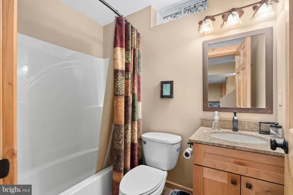 $429,000 | 18 Sugarloaf Lane, Hazleton, PA 18202