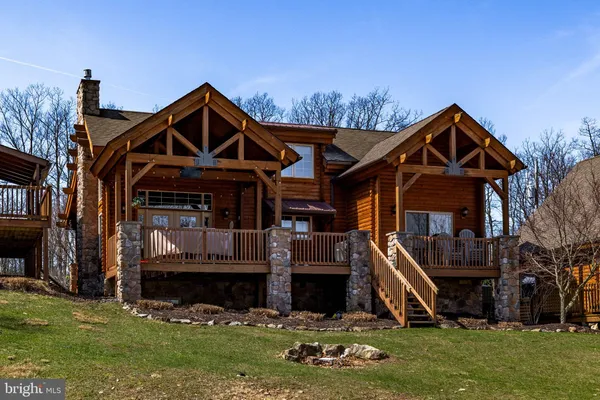 $429,000 | 18 Sugarloaf Lane, Hazleton, PA 18202