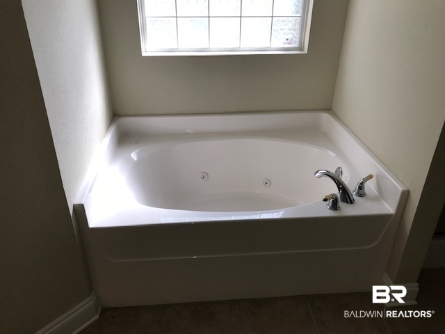 4620 Starboard Lane Orange Beach, AL 36561 - Photo 23 of 33 Master Bathroom