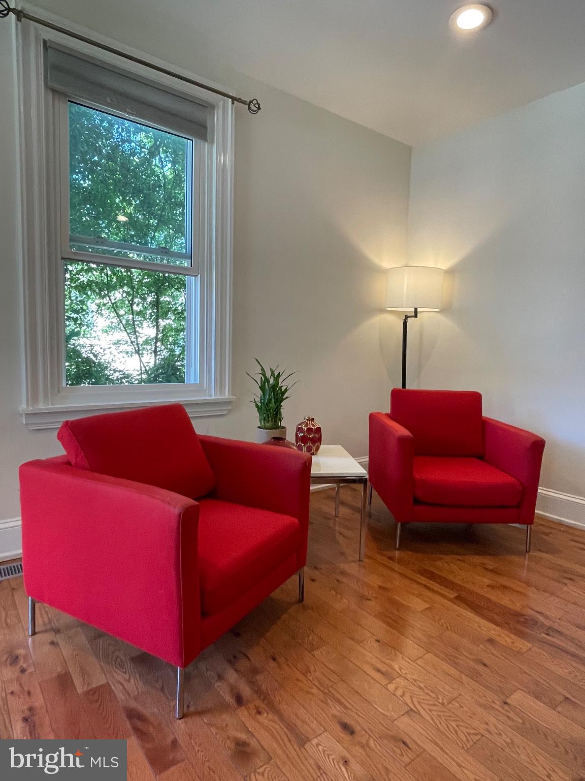 8129 Pine Road Philadelphia, PA 19111 - Photo 7 of 40 Bright and inviting seating area.