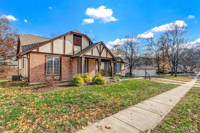 $430,000 | 2034 Emerald Crest Court, Chesterfield, MO 63017