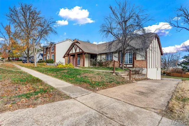 $430,000 | 2034 Emerald Crest Court, Chesterfield, MO 63017