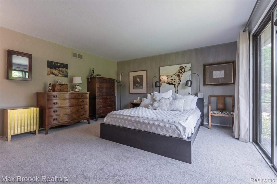 1814 Streamedge Court Rochester, MI 48309 - Photo 23 of 44 1814_Streamedge_ROOMY MASTER SUITE