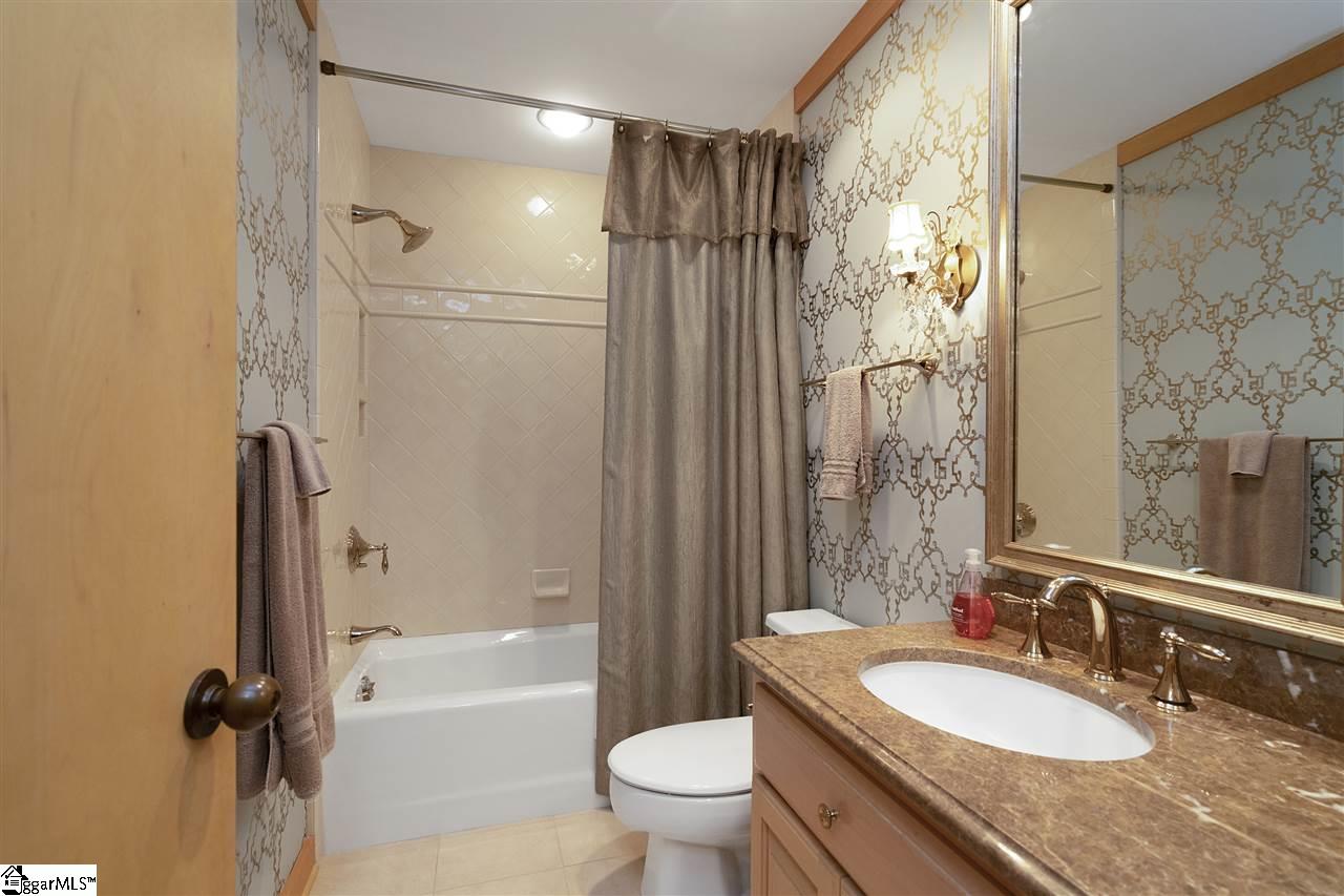 1111 Wembley Road Greenville, SC 29607 - Photo 24 of 35 Tub/shower