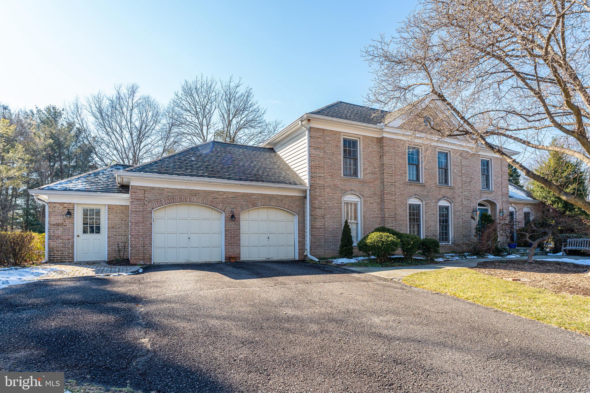 8456 Holly Leaf Dr, McLean, VA 22102