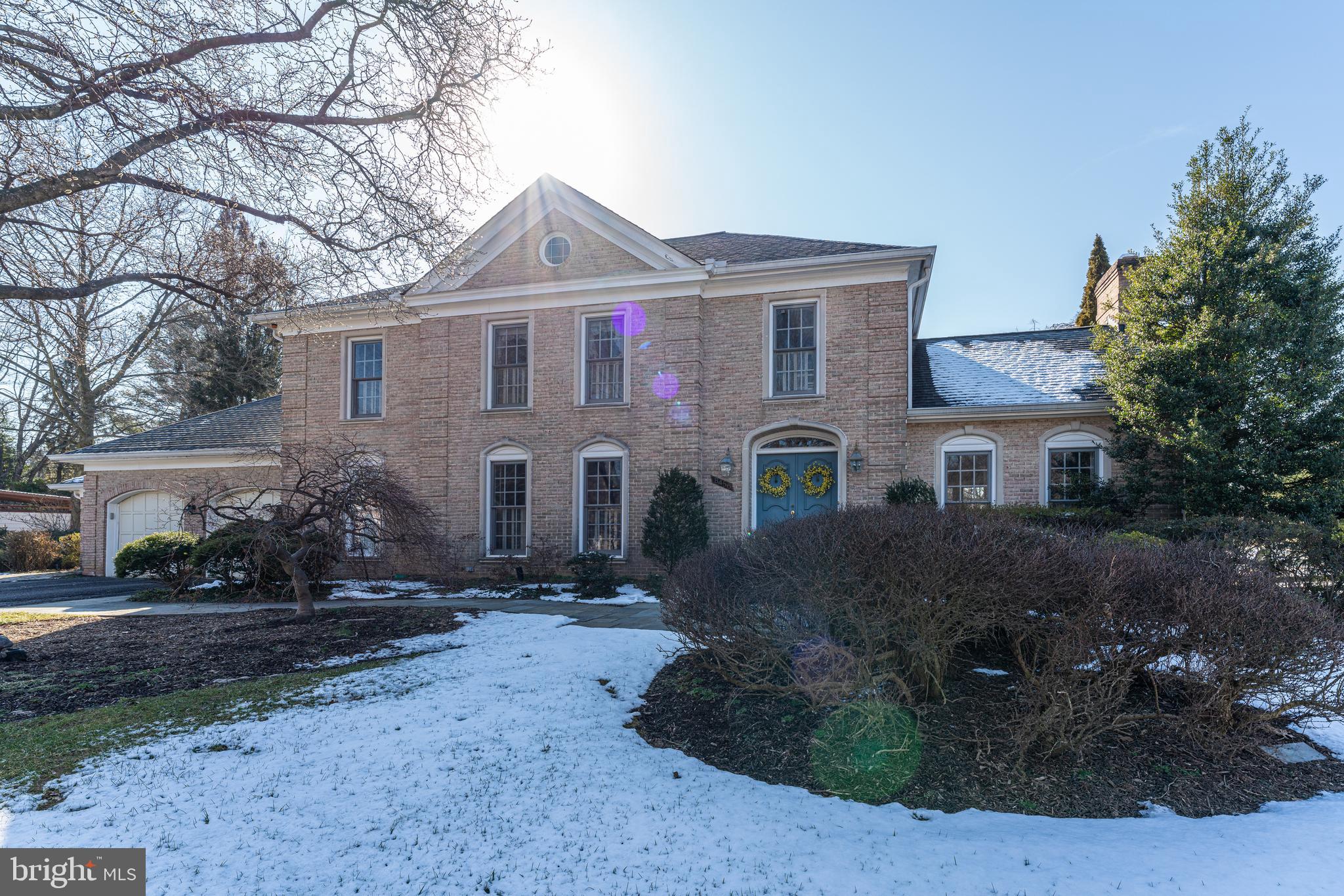 8456 Holly Leaf Drive McLean, VA 22102 - Photo 2 of 11 8456 Holly Leaf Dr, McLean, VA 22102