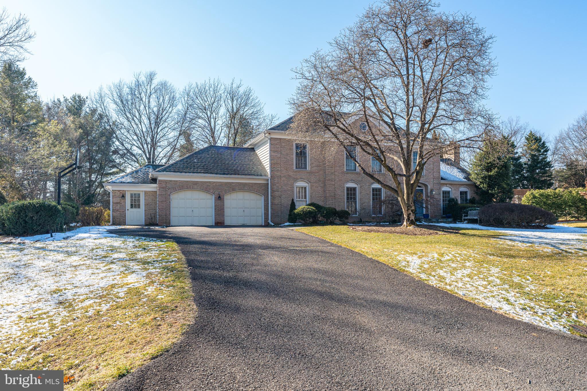 8456 Holly Leaf Drive McLean, VA 22102 - Photo 4 of 11 8456 Holly Leaf Dr, McLean, VA 22102
