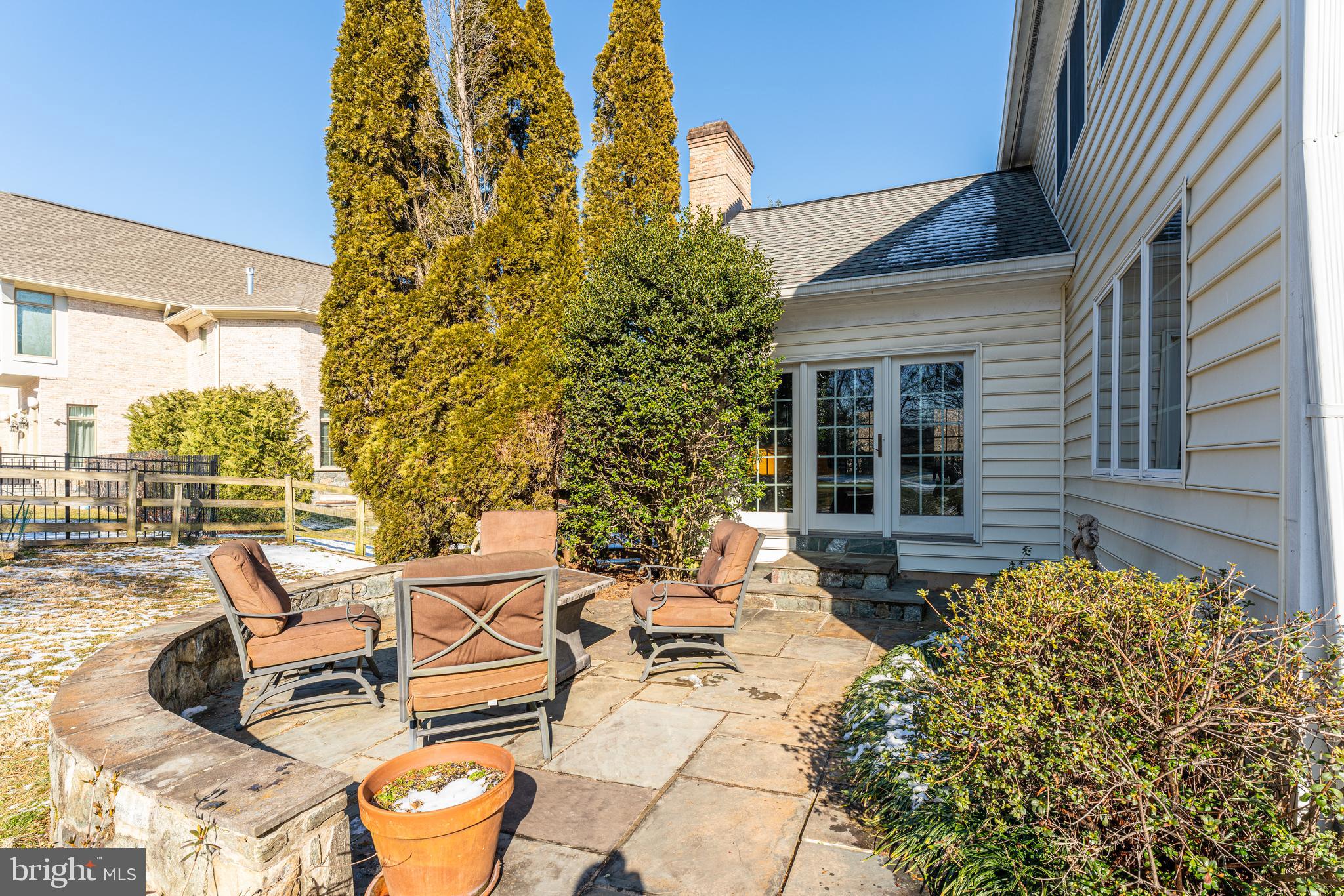 8456 Holly Leaf Drive McLean, VA 22102 - Photo 6 of 11 8456 Holly Leaf Dr, McLean, VA 22102