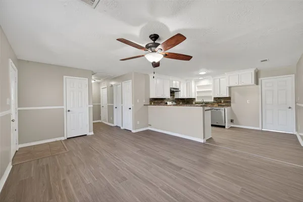 $1,875 | 210 North Shirley Lane, Willis, TX 77378