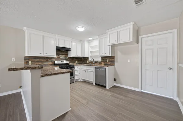 $1,875 | 210 North Shirley Lane, Willis, TX 77378