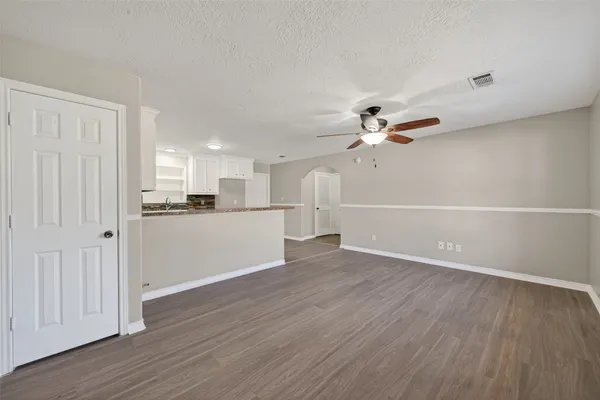 $1,875 | 210 North Shirley Lane, Willis, TX 77378