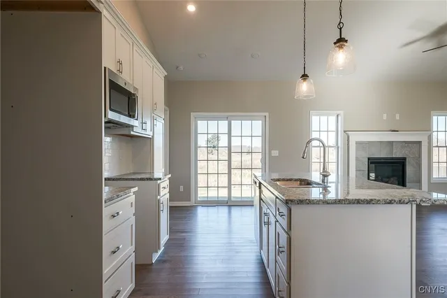 $499,500 | 127 Dewport Road, Van Buren, NY 13027