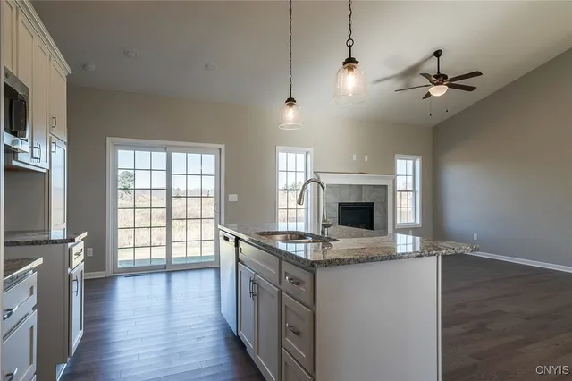 $499,500 | 127 Dewport Road, Van Buren, NY 13027