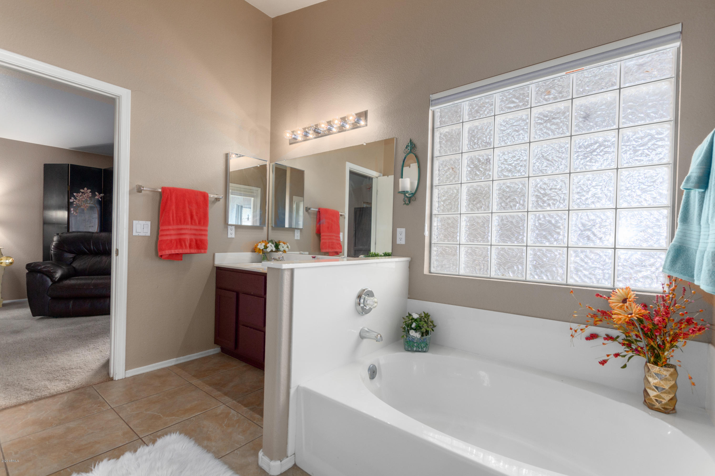 2257 East Stephens Road Gilbert, AZ 85296 - Photo 17 of 27 Seperate Tub & shower