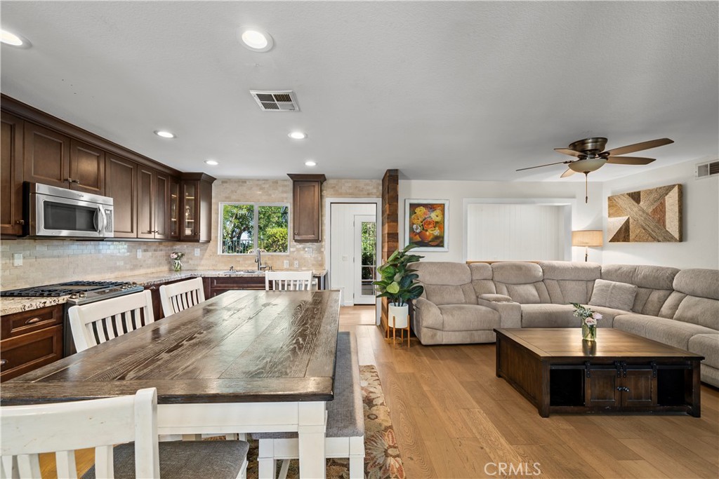 25520 Crockett Lane Stevenson Ranch, CA 91381 - Photo 4 of 46