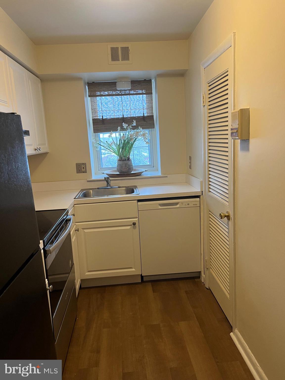 826 South Avenue, Unit R8 Secane, PA 19018 - Photo 12 of 17