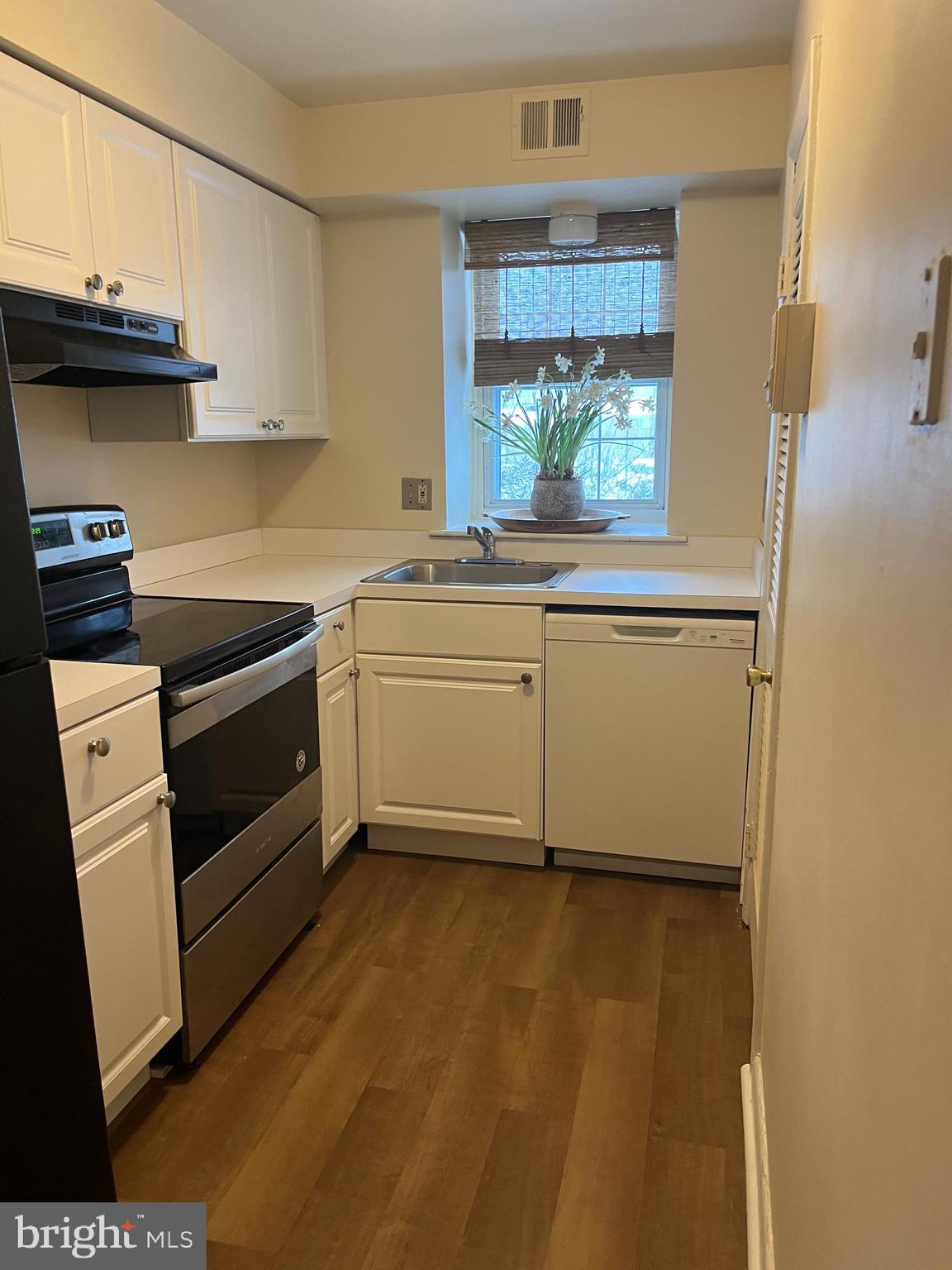 826 South Avenue, Unit R8 Secane, PA 19018 - Photo 13 of 17