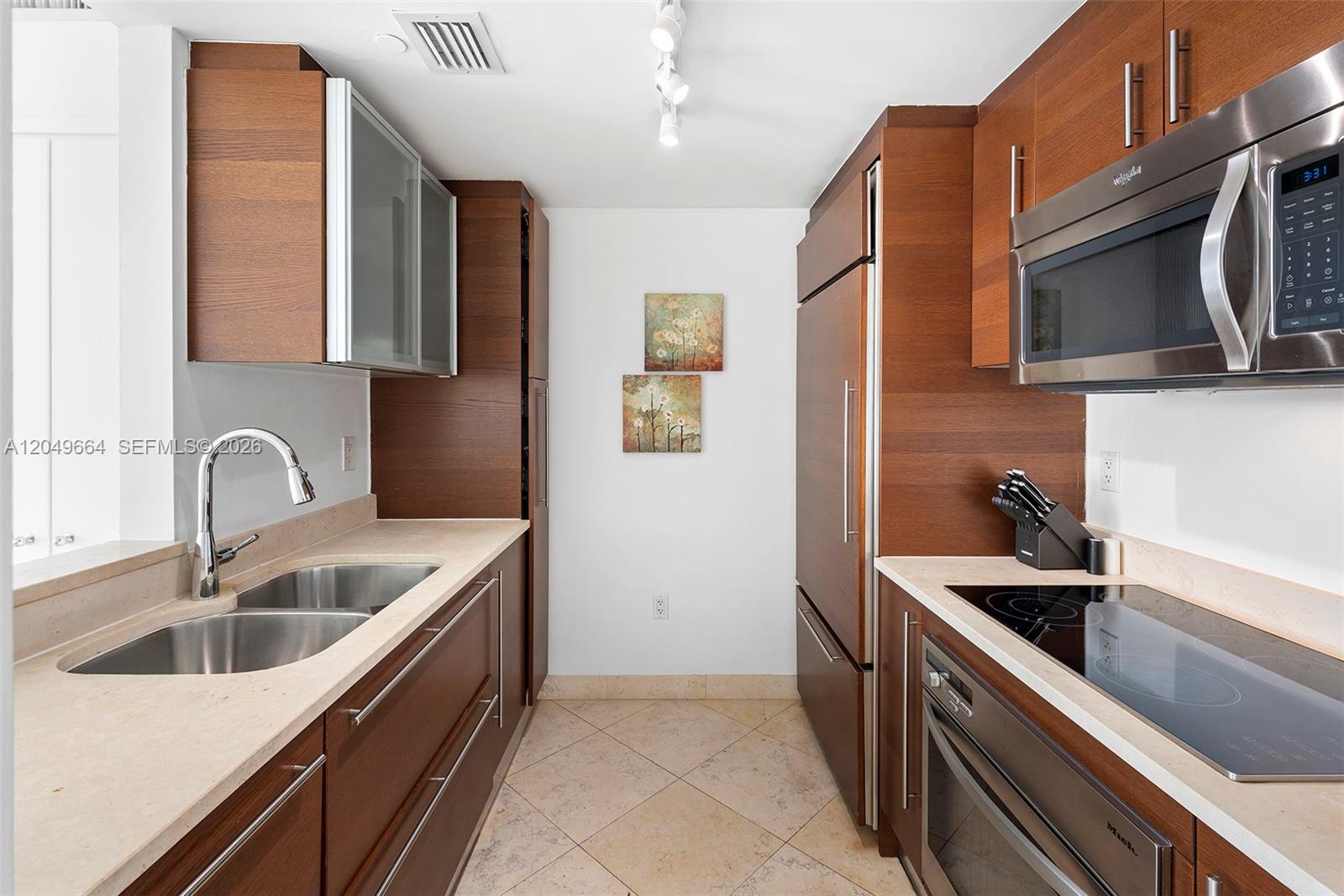 450 Alton Road, Unit 1708 Miami Beach, FL 33139 - Photo 6 of 38