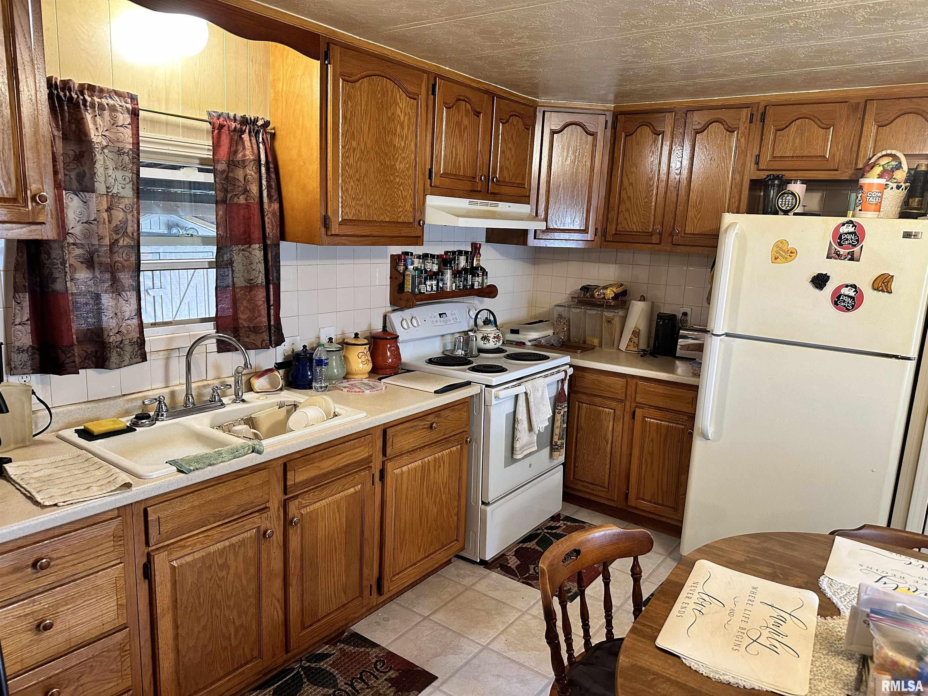 828 East Fort Street Farmington, IL 61531 - Photo 11 of 24