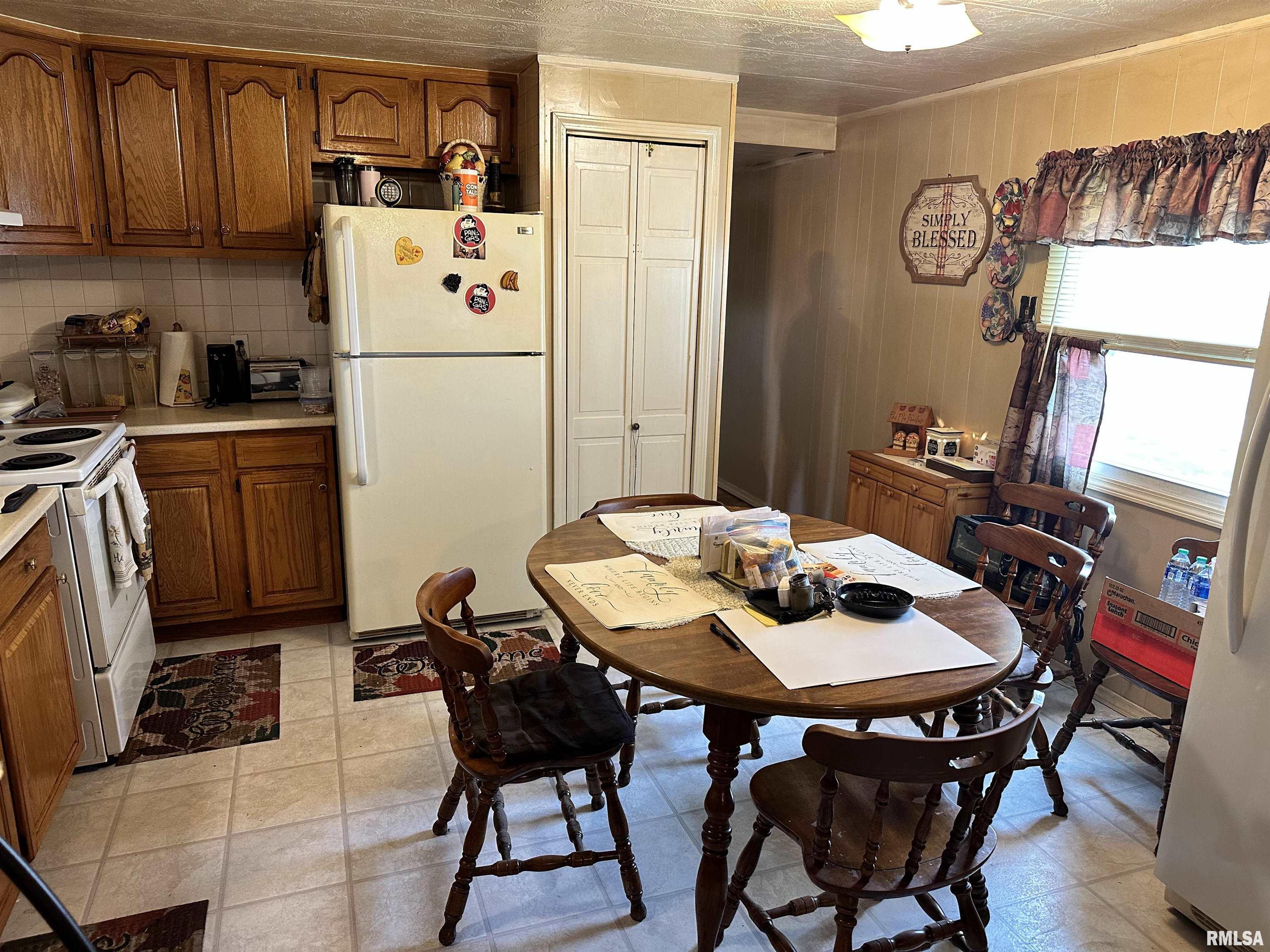 828 East Fort Street Farmington, IL 61531 - Photo 12 of 24