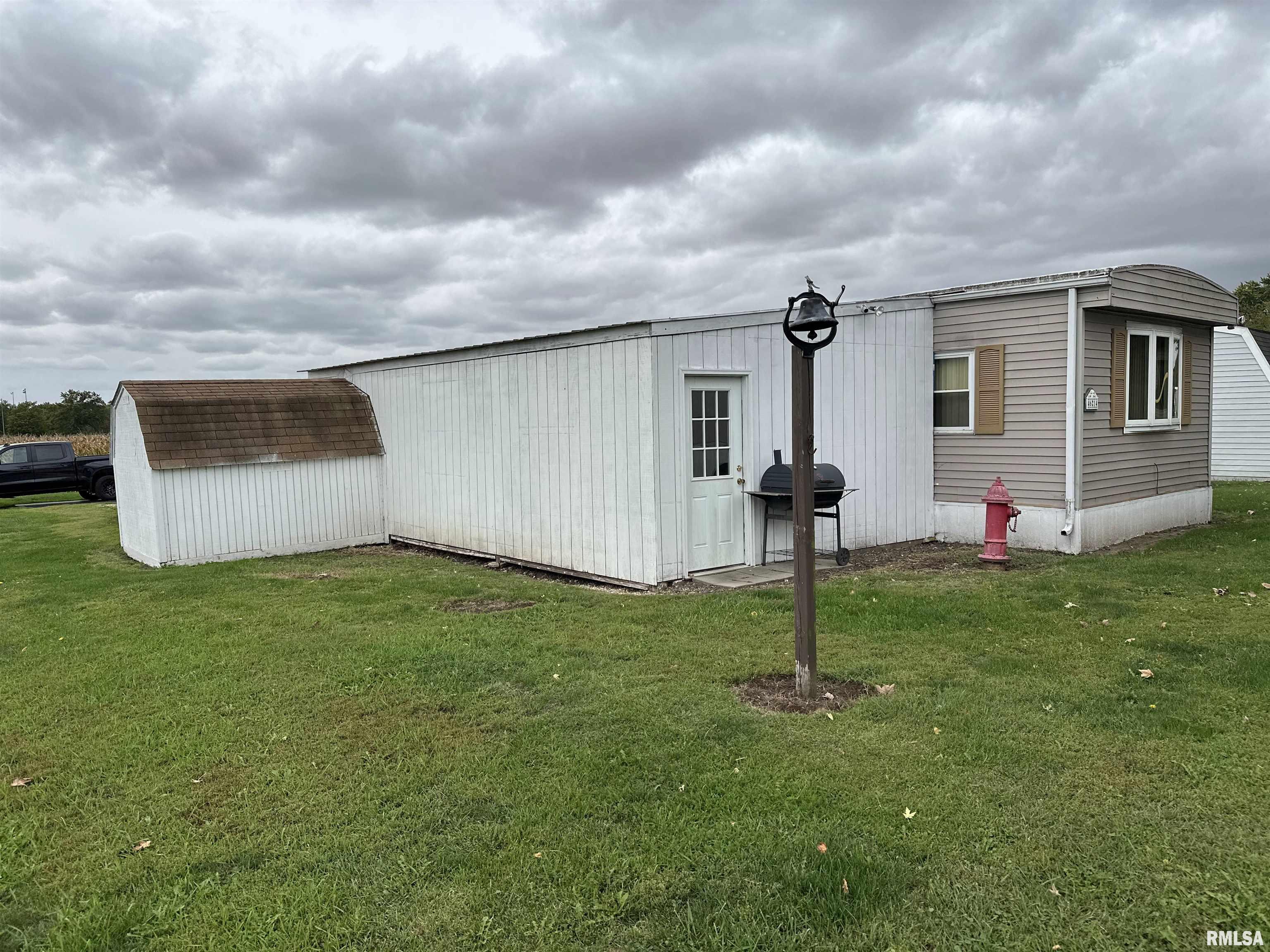 828 East Fort Street Farmington, IL 61531 - Photo 3 of 24