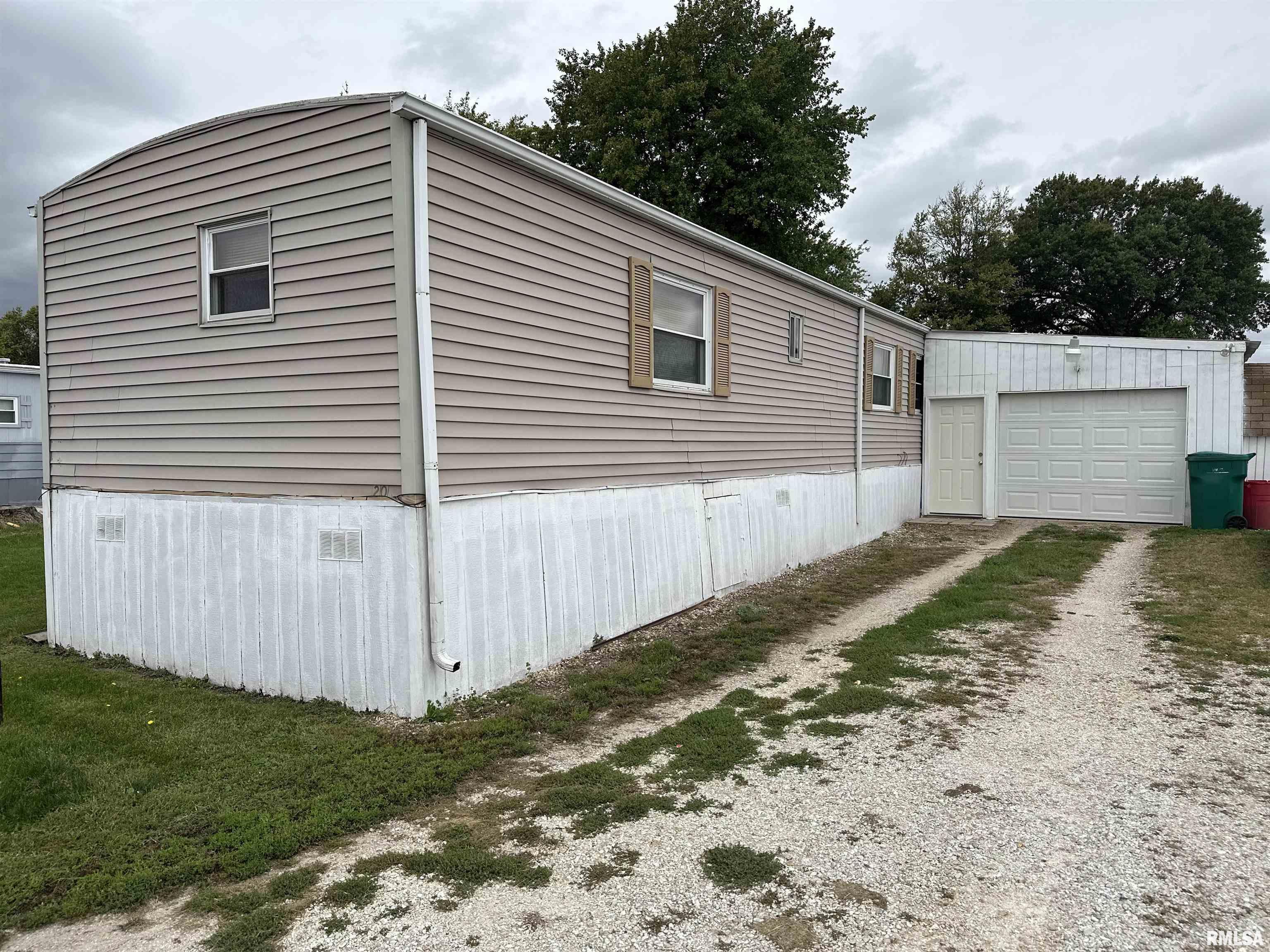 828 East Fort Street Farmington, IL 61531 - Photo 5 of 24