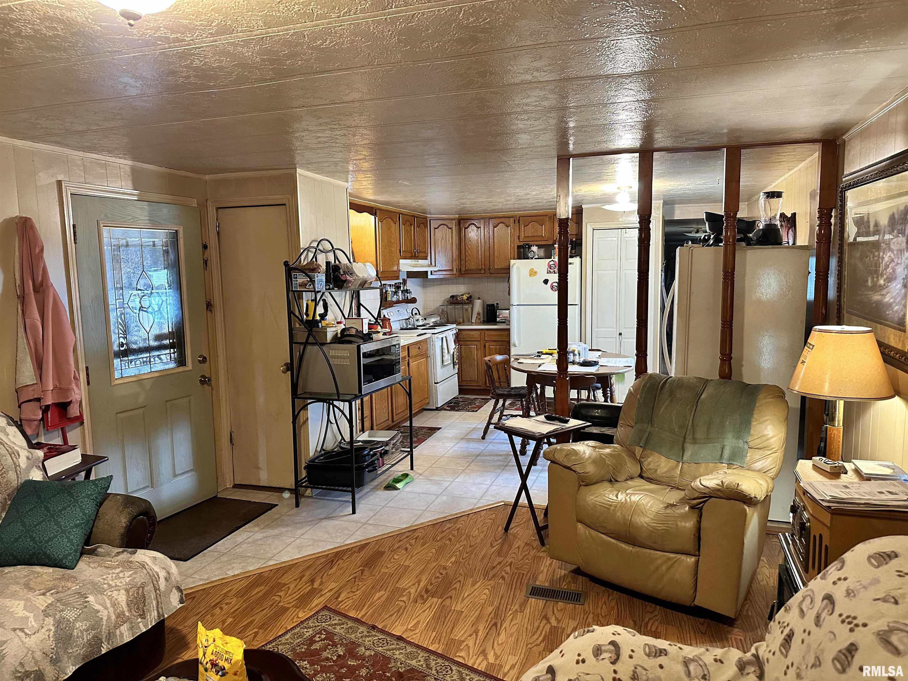 828 East Fort Street Farmington, IL 61531 - Photo 8 of 24