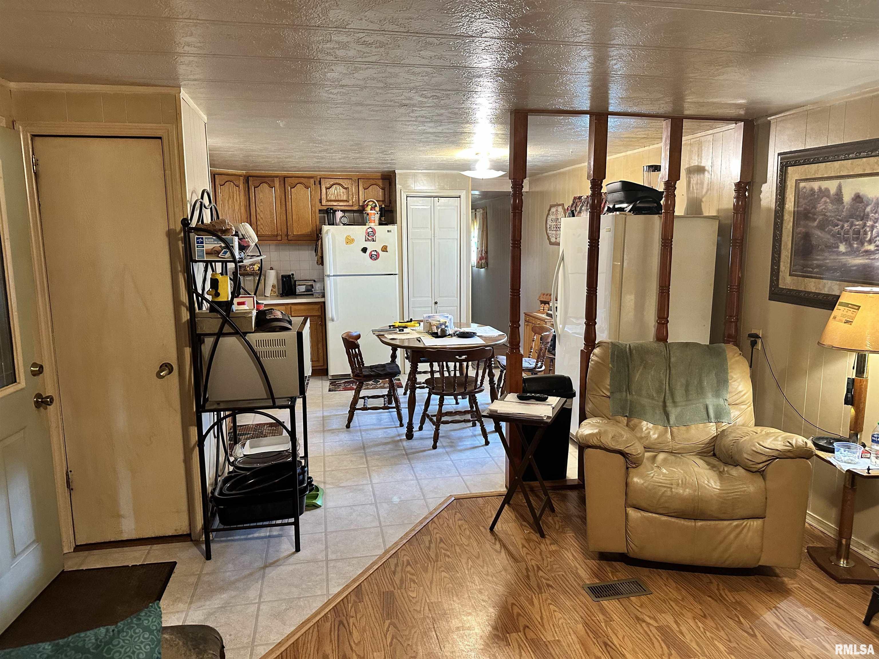 828 East Fort Street Farmington, IL 61531 - Photo 9 of 24