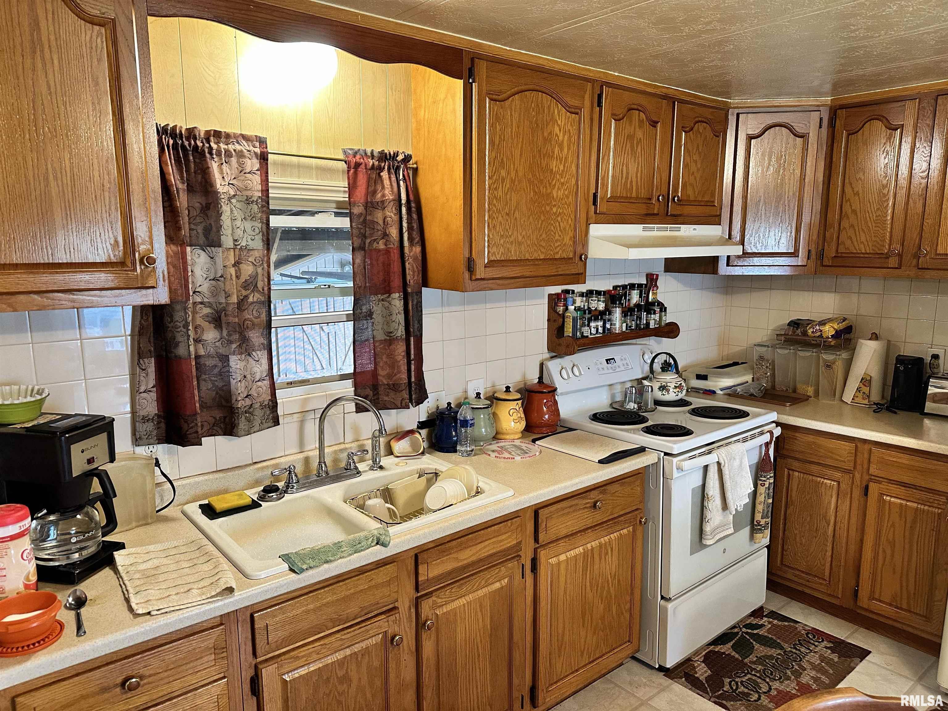 828 East Fort Street Farmington, IL 61531 - Photo 10 of 24