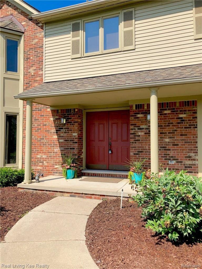 825 Augusta Drive Rochester, MI 48309 - Photo 3 of 28 IMG_0669.jpg