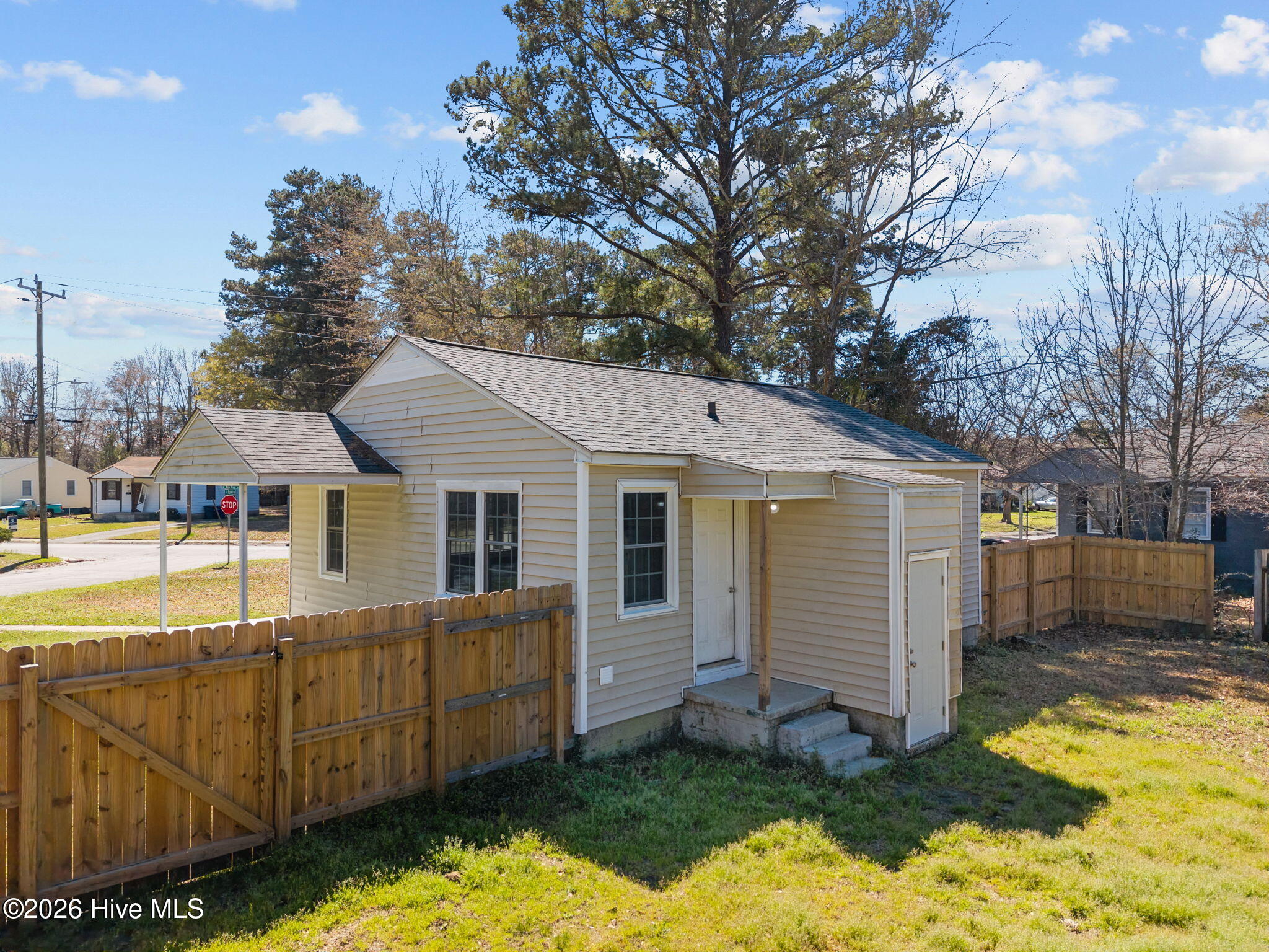 101 Robin Road Jacksonville, NC 28540 - Photo 6 of 24 101 Robin Rd-back pic 2