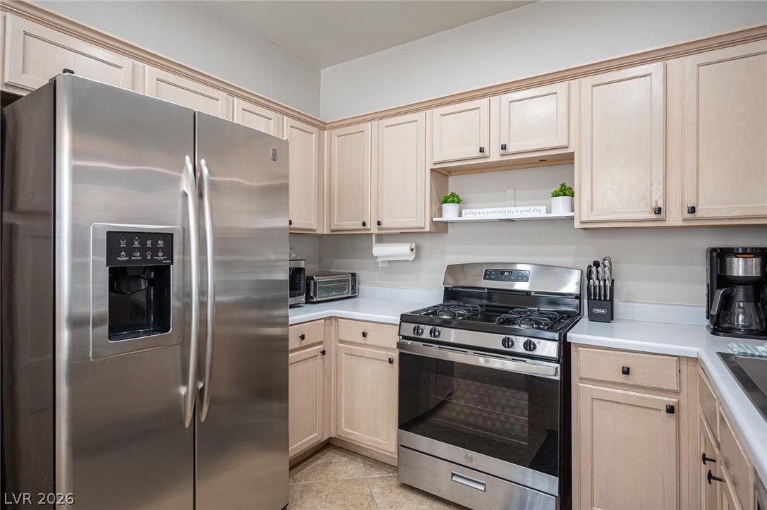 641 Solitude Point Avenue Henderson, NV 89012 - Photo 14 of 57