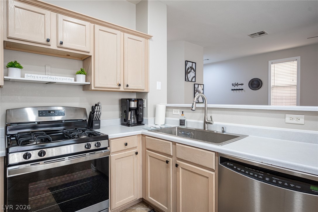 641 Solitude Point Avenue Henderson, NV 89012 - Photo 20 of 57