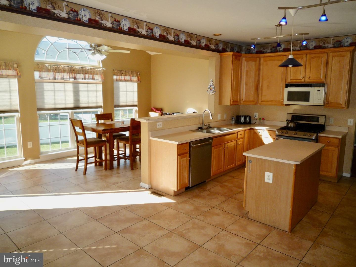 429 Wynthorpe Road New Castle, DE 19720 - Photo 3 of 25 Kitchen