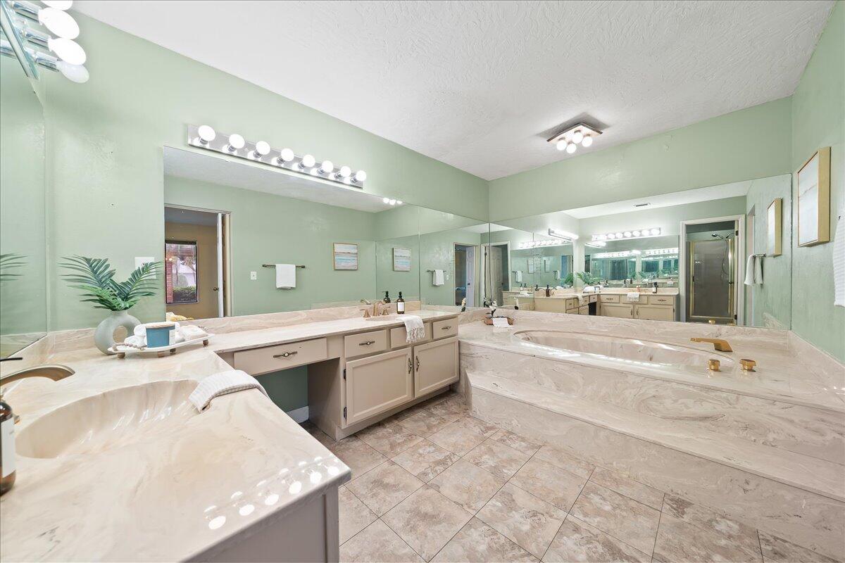 271 Sandy Run Melbourne, FL 32940 - Photo 19 of 41 a large bathroom with a large tub and sink