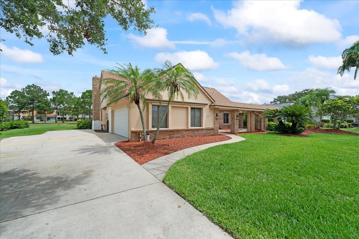271 Sandy Run Melbourne, FL 32940 - Photo 3 of 41 a front view of house with yard and green space