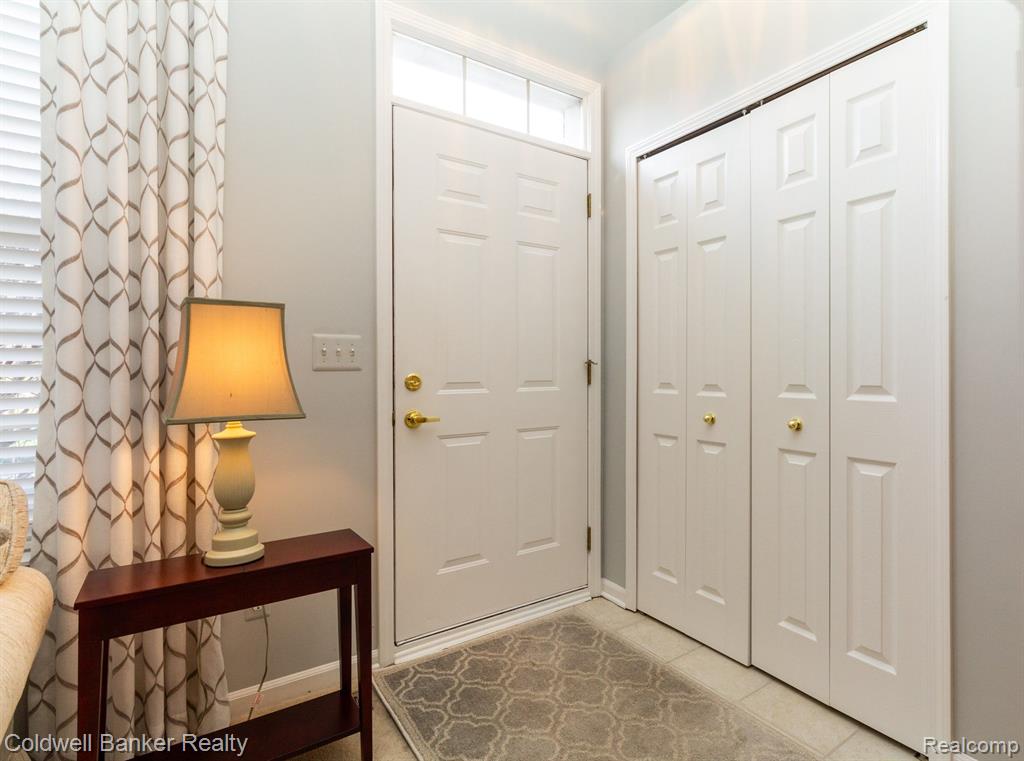16962 Farmington Road Livonia, MI 48154 - Photo 5 of 38