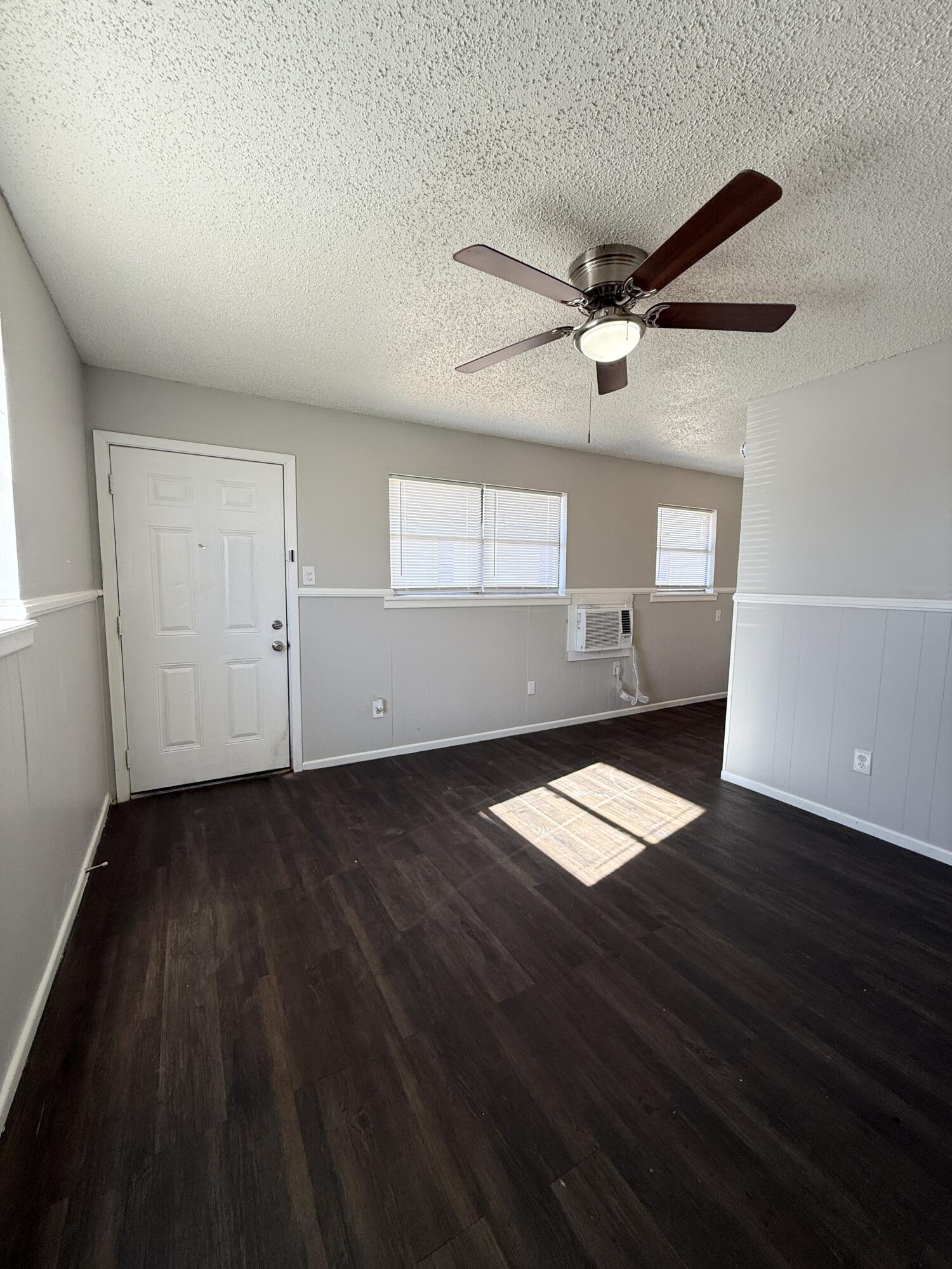 922 44th Street Lubbock, TX 79412 - Photo 4 of 15 20251208_175531865_iOS
