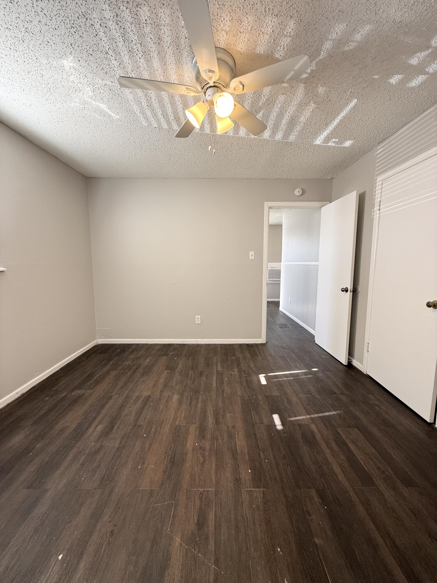 922 44th Street Lubbock, TX 79412 - Photo 9 of 15 20251208_175703300_iOS