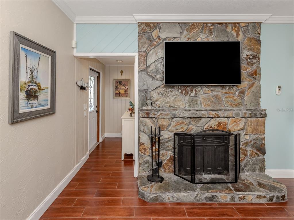 4819 Greenleaf Road Sarasota, FL 34233 - Photo 4 of 30 Gallery Image 4