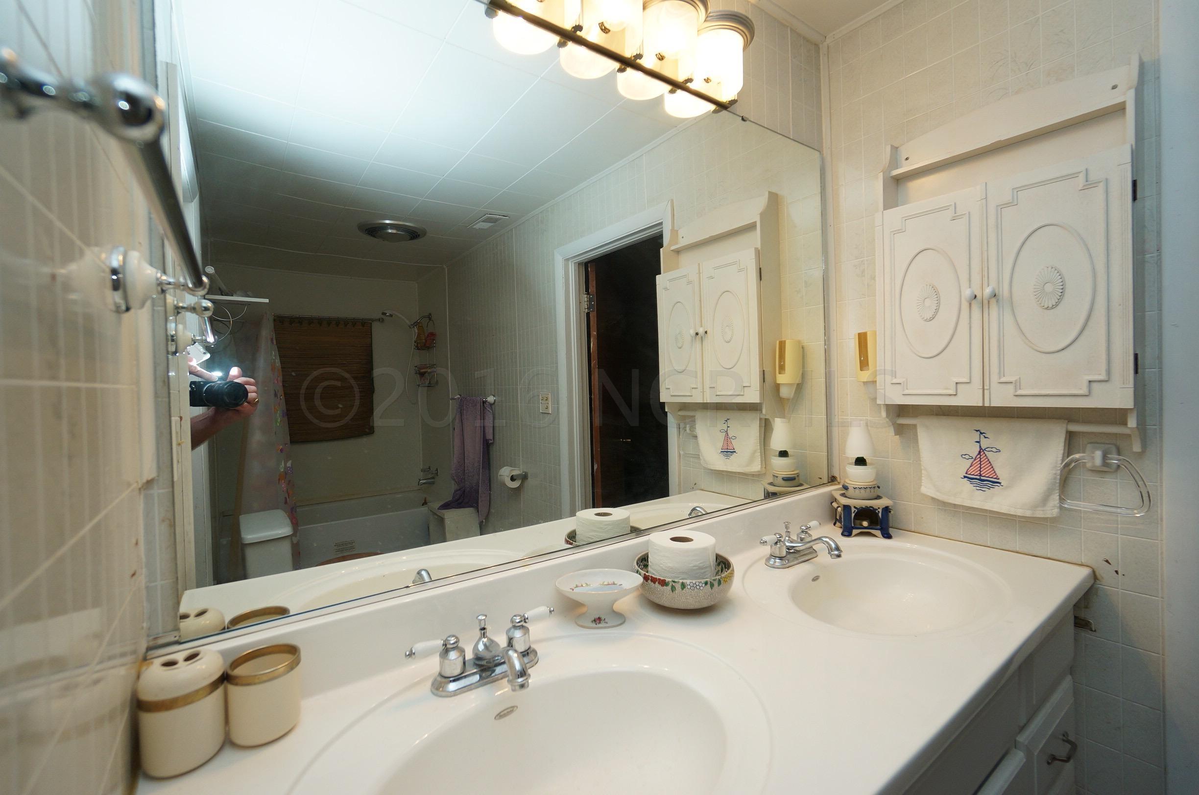 319 Newport Loop Road Newport, NC 28570 - Photo 13 of 20 Bath #2