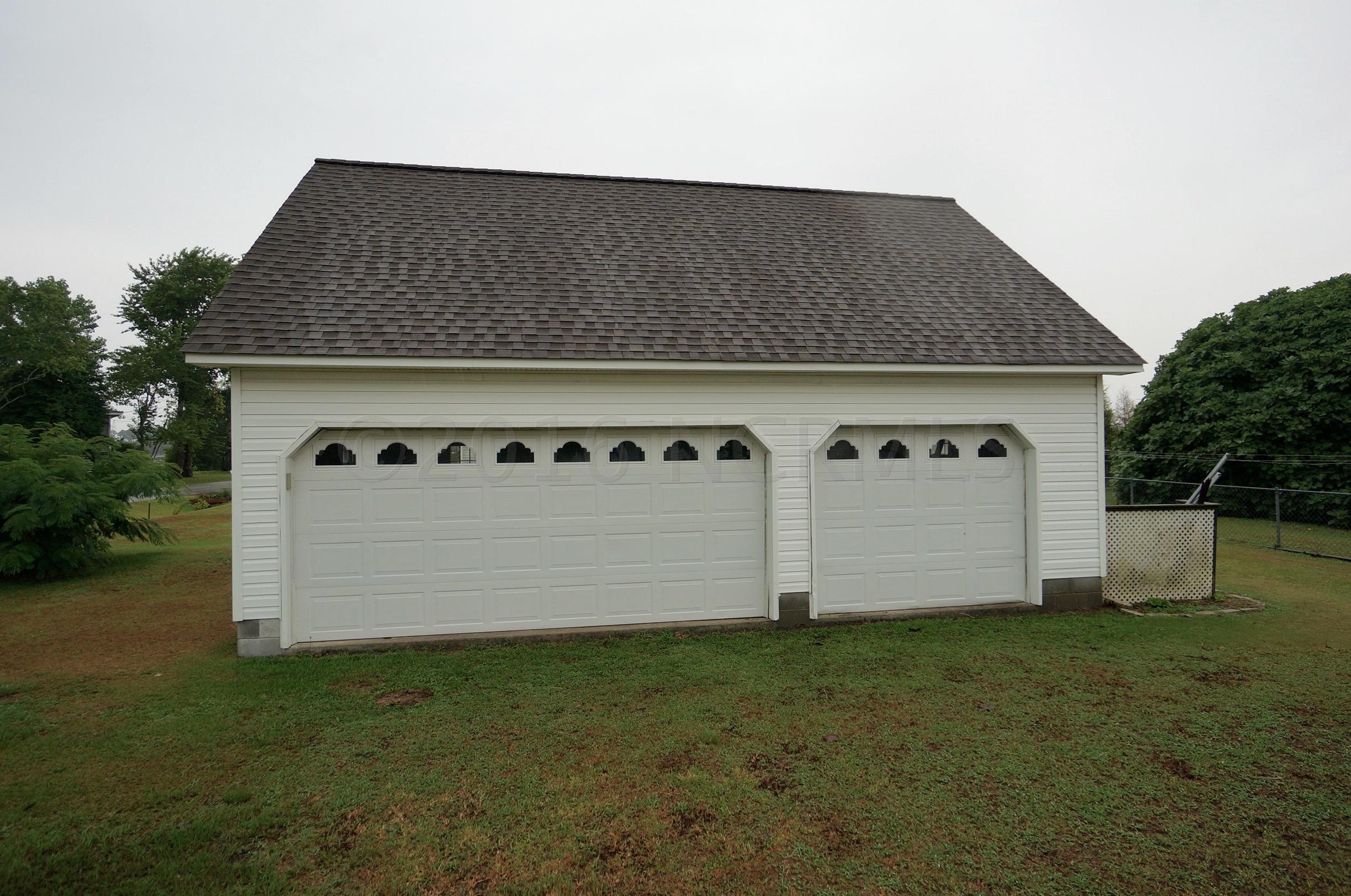 319 Newport Loop Road Newport, NC 28570 - Photo 17 of 20 3 Car Garage