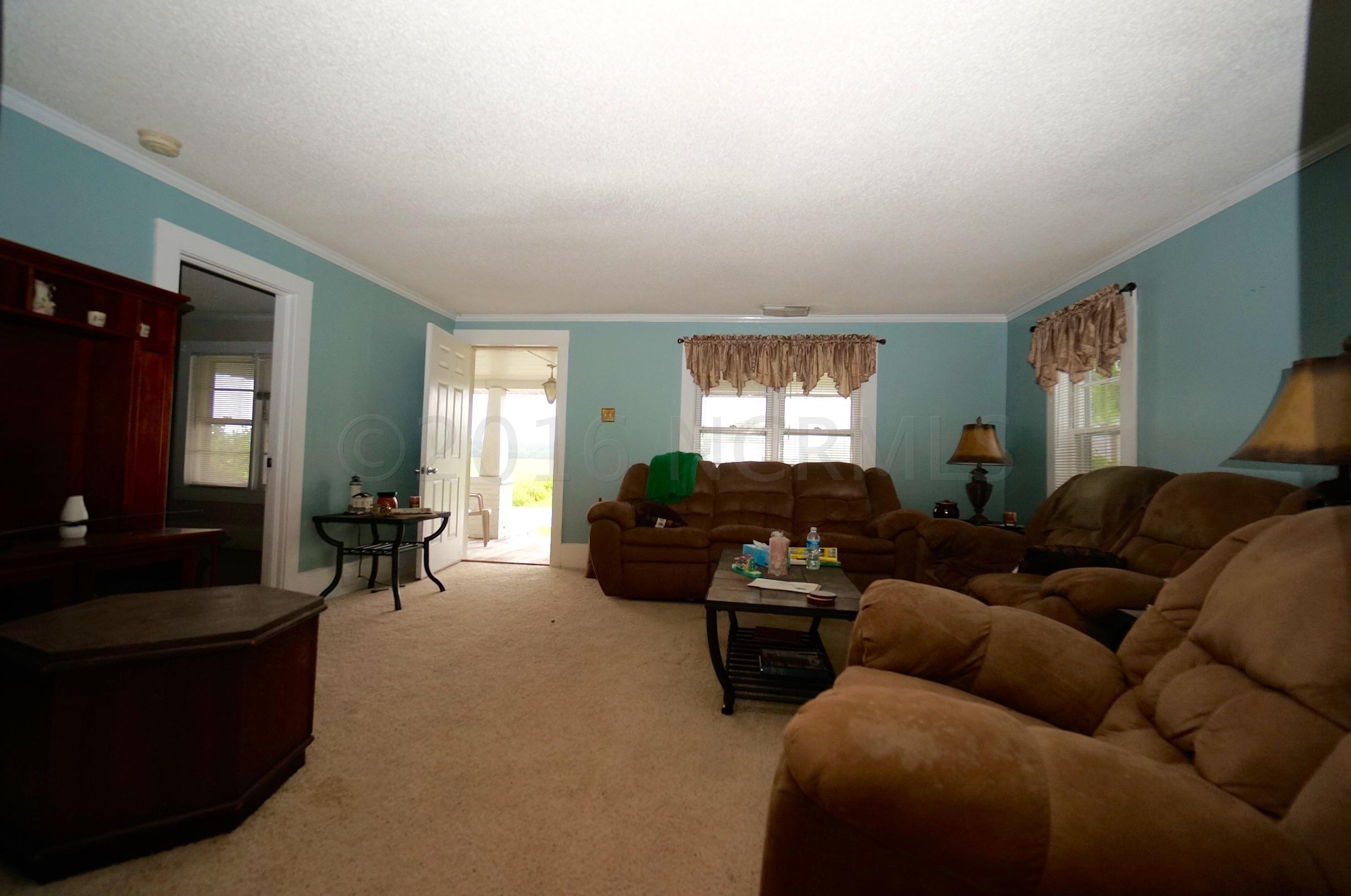 319 Newport Loop Road Newport, NC 28570 - Photo 4 of 20 Living Area