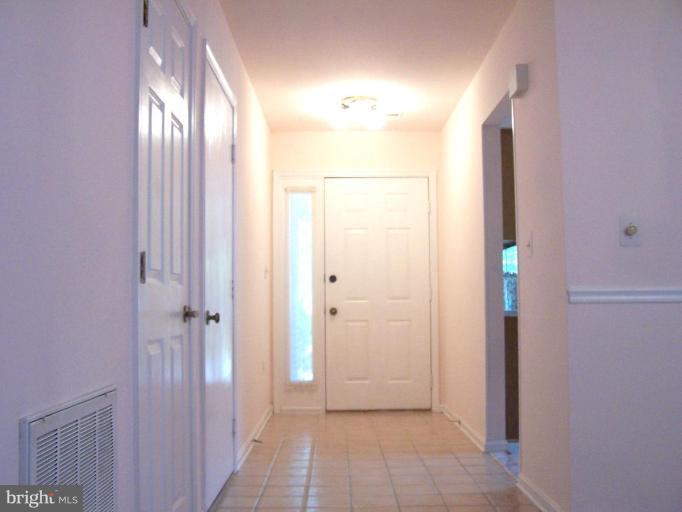 2515 Bollard Road Annapolis, MD 21401 - Photo 2 of 30 Entrance / Foyer
