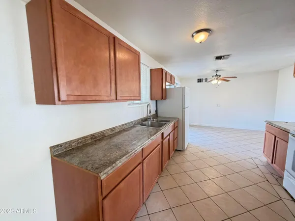 $1,675 | 4412 North 50th Avenue, Phoenix, AZ 85031