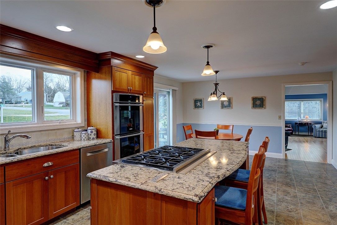 1 Karen Lane Bristol, RI 02809 - Photo 4 of 26