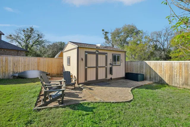 a view of backyard of house
