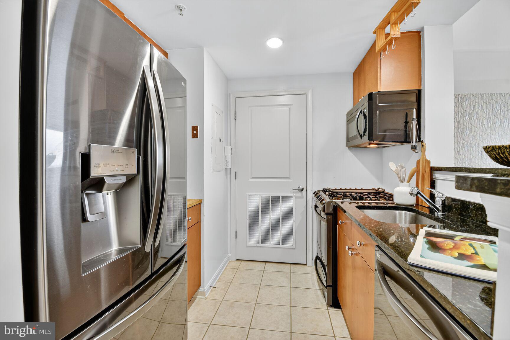 930 Wayne Avenue, Unit 1004 Silver Spring, MD 20910 - Photo 16 of 37