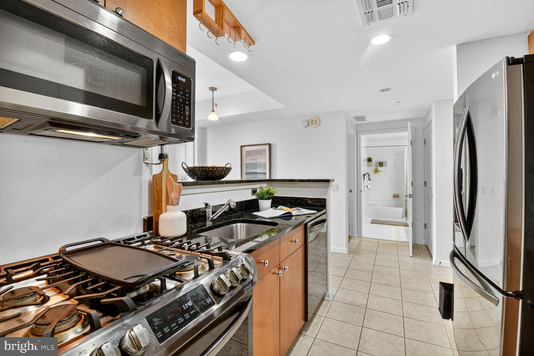 930 Wayne Avenue, Unit 1004 Silver Spring, MD 20910 - Photo 18 of 37